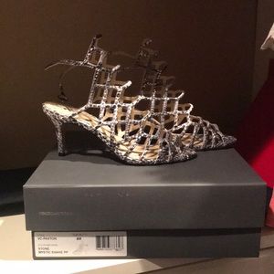 Adorable snake print pumps